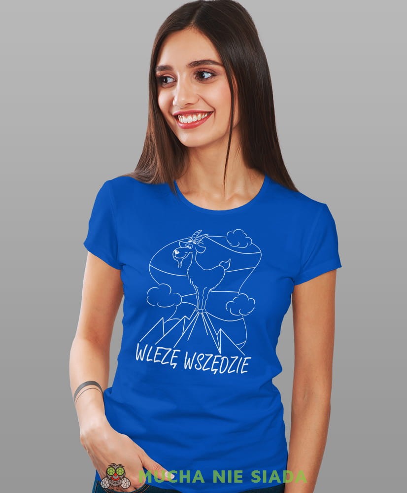 Damska koszulka z nadrukiem - Wlezę wszędzie - Idealna za wypad w góry, niebieska koszulka z nadrukiem, wycieczka w góry, górska wyprawa, T-shirt dla miłośników turystyki górskiej, mucha nie siada koszulki.jpg