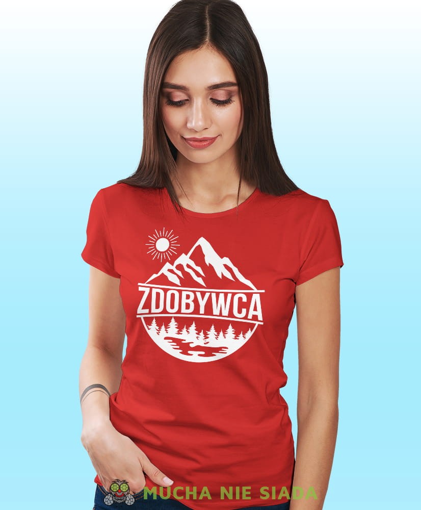 Damska koszulka z nadrukiem - Zdobywca - Idealna za wypad w góry, czerwona koszulka z nadrukiem, wycieczka w góry, górska wyprawa, T-shirt dla miłośników turystyki górskiej, mucha nie siada koszulki.jpg