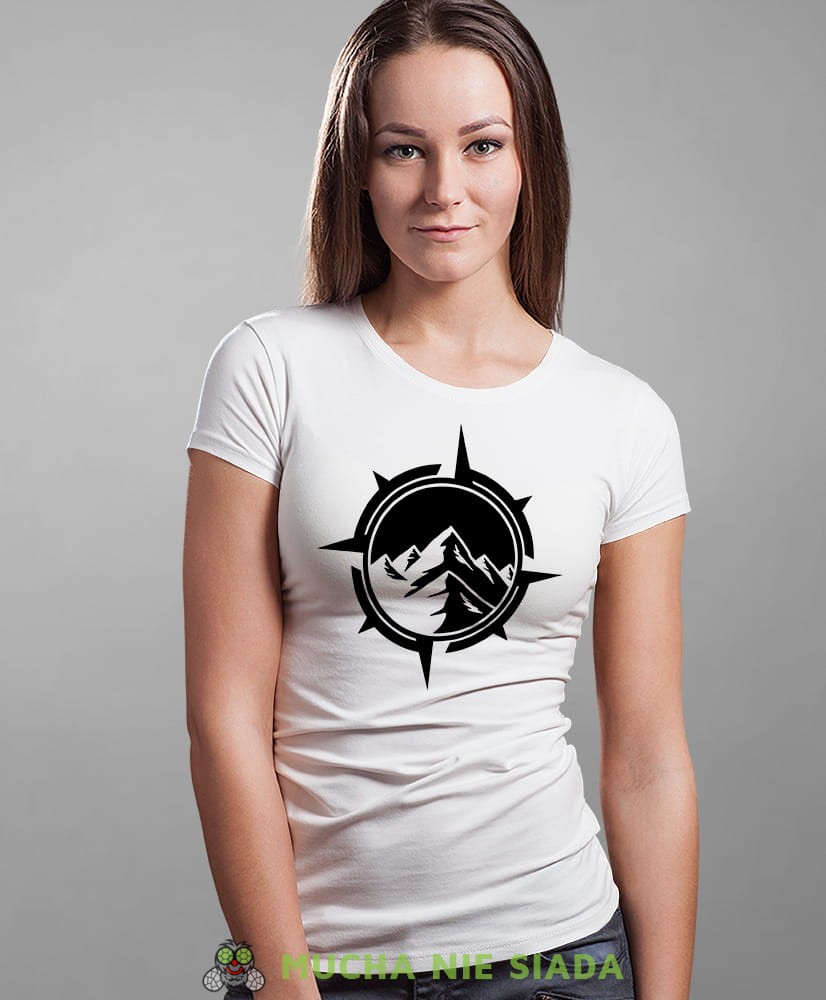 Damska koszulka z nadrukiem - Kompas góry  - Idealna za wypad w góry, biała koszulka z nadrukiem, wycieczka w góry, górska wyprawa, T-shirt dla miłośników turystyki górskiej, mucha nie siada koszulki.jpg