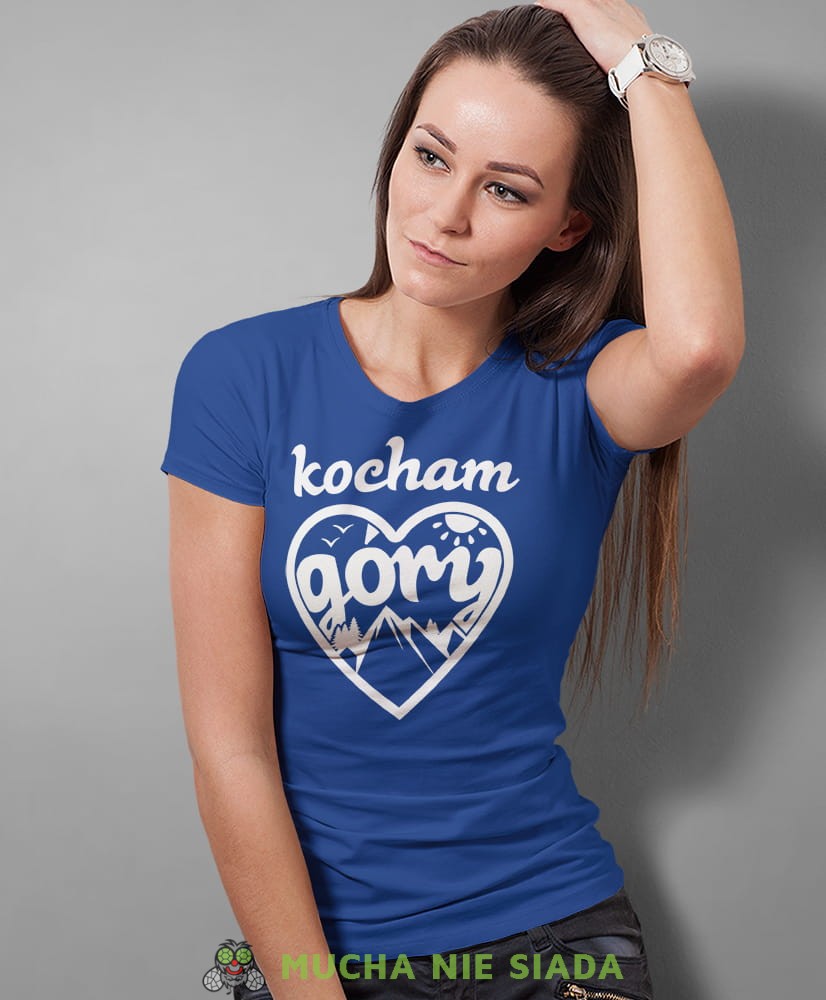 Damska koszulka z nadrukiem - Kocham góry, serce - Idealna za wypad w góry, niebieska koszulka z nadrukiem, wycieczka w góry, górska wyprawa, T-shirt dla miłośników turystyki górskiej, mucha nie siada koszulki.jpg