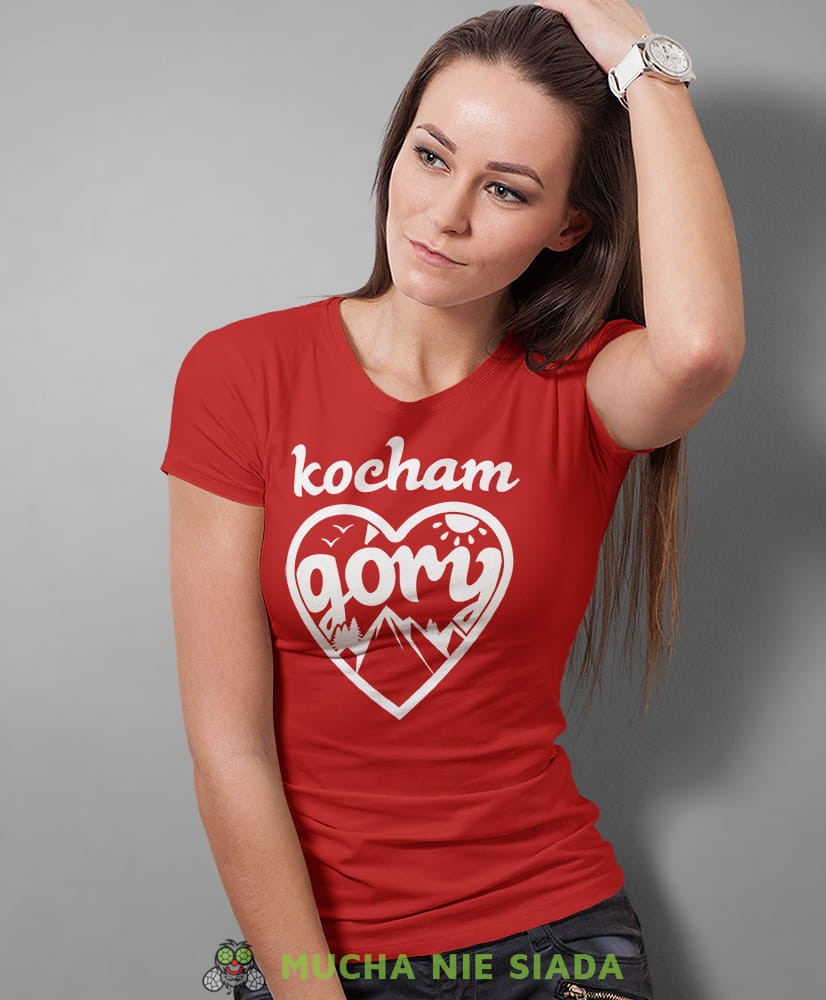 Damska koszulka z nadrukiem - Kocham góry, serce - Idealna za wypad w góry, czerwona koszulka z nadrukiem, wycieczka w góry, górska wyprawa, T-shirt dla miłośników turystyki górskiej, mucha nie siada koszulki.jpg