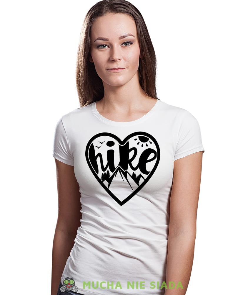 Damska koszulka z nadrukiem - Hike góry serce - Idealna za wypad w góry, biała koszulka z nadrukiem, wycieczka w góry, górska wyprawa, T-shirt dla miłośników turystyki górskiej, mucha nie siada koszulki.jpg