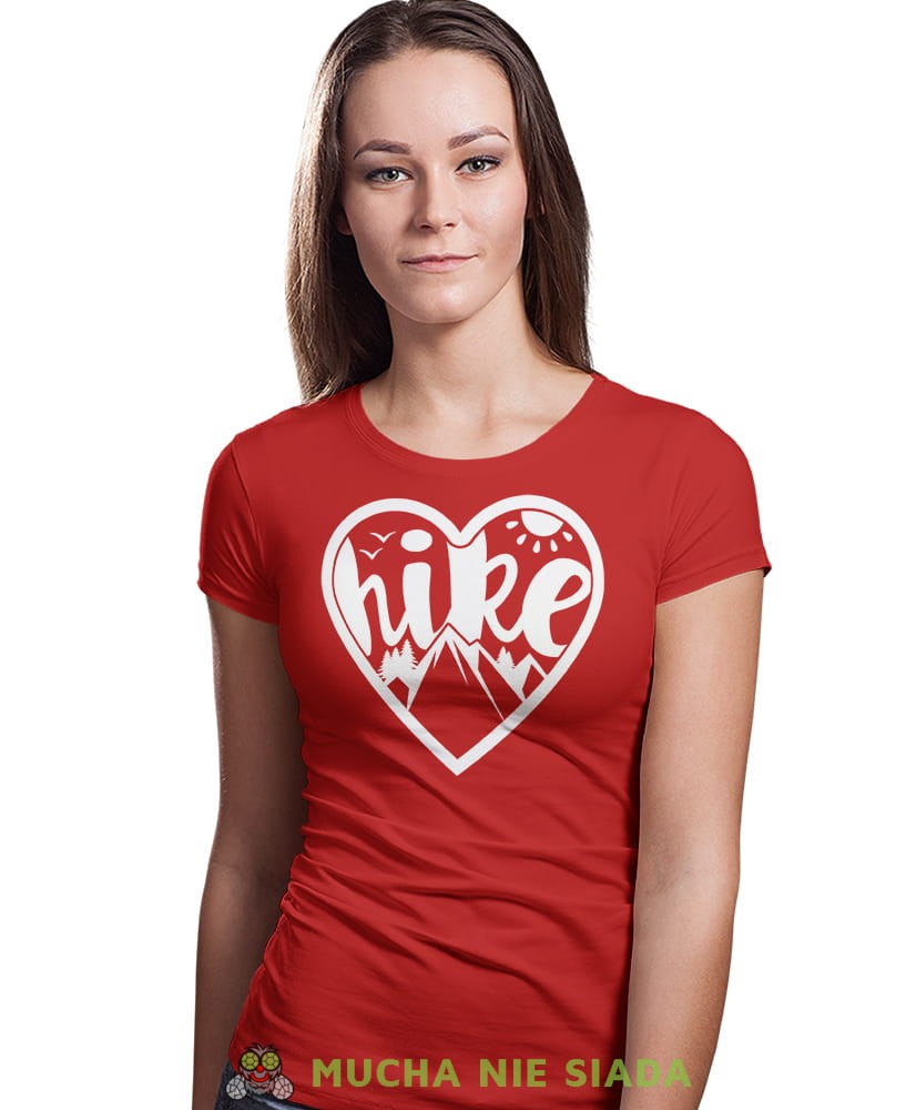 Damska koszulka z nadrukiem - Hike góry serce - Idealna za wypad w góry, czerwona koszulka z nadrukiem, wycieczka w góry, górska wyprawa, T-shirt dla miłośników turystyki górskiej, mucha nie siada koszulki.jpg