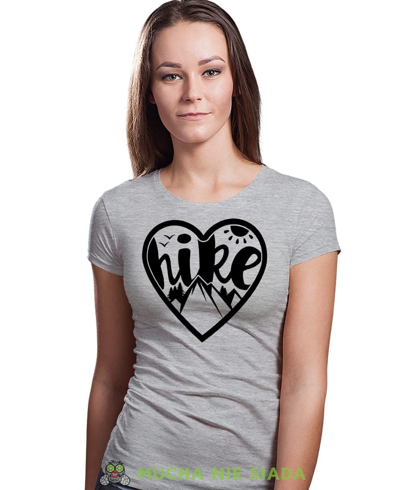 Damska koszulka z nadrukiem - Hike góry serce - Idealna za wypad w góry, szara koszulka z nadrukiem, wycieczka w góry, górska wyprawa, T-shirt dla miłośników turystyki górskiej, mucha nie siada koszulki.jpg