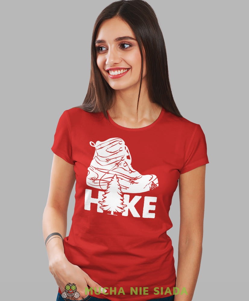 Damska koszulka z nadrukiem - Hike - But górski - Idealna za wypad w góry, czerwona koszulka z nadrukiem, wycieczka w góry, górska wyprawa, T-shirt dla miłośników turystyki górskiej, mucha nie siada koszulki.jpg