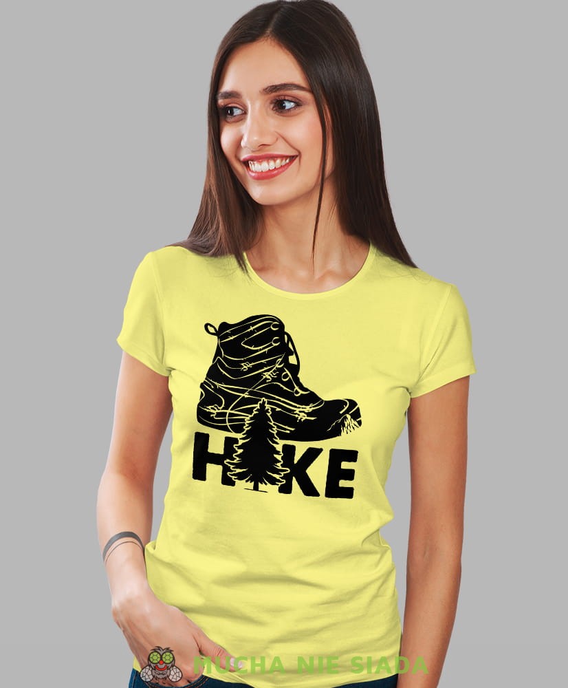Damska koszulka z nadrukiem - Hike - But górski - Idealna za wypad w góry, żółta koszulka z nadrukiem, wycieczka w góry, górska wyprawa, T-shirt dla miłośników turystyki górskiej, mucha nie siada koszulki.jpg