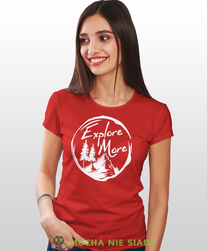 Damska koszulka z nadrukiem - Explore more - Idealna za wypad w góry, czerwona koszulka z nadrukiem, wycieczka w góry, górska wyprawa, T-shirt dla miłośników turystyki górskiej, mucha nie siada koszulki.jpg
