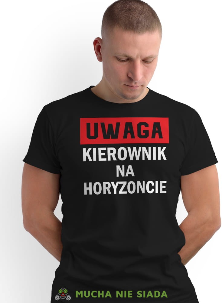Uwaga kierownik na horyzoncie, czarna męska koszulka z nadrukiem, koszulka na prezent, śmieszna koszulka, koszulka z zabawnym nadrukiem, fajna koszulka, dla chłopaka, dla męża, mucha nie siada, mns.jpg