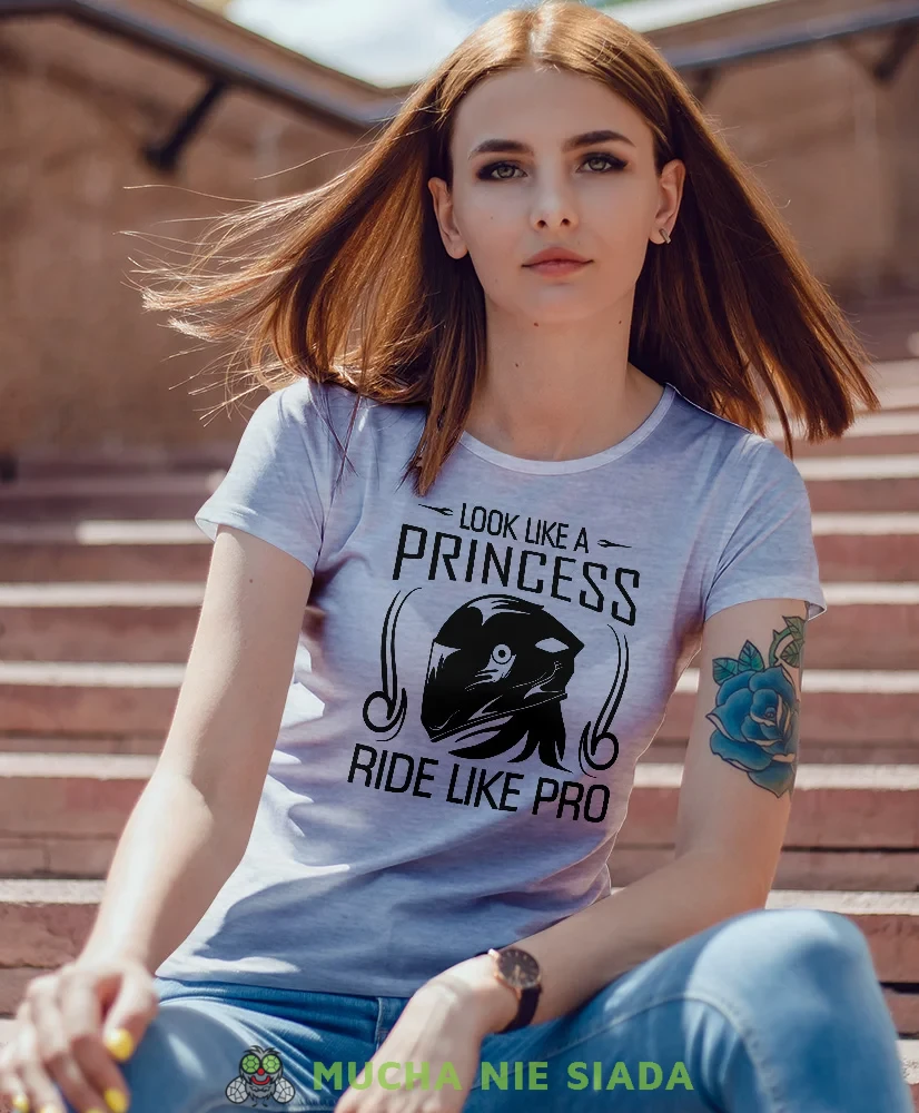 Look like a princess ride like pro, szara damska koszulka, koszulka motocyklowa, koszulka dla motocyklistki, damska koszulka na motocykl, koszulka dla miłośniczki motocykli, motocykl, mucha nie siada sklep.webp