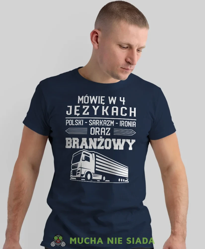 Mówię w 4 językach, granatowa koszulka z nadrukiem, prezent dla kierowcy tira, prezent dla kierowcy ciężarówki, koszulka dla kierowcy ciężarówki, koszulki dla kierowcy, mucha niesiada, mns.webp