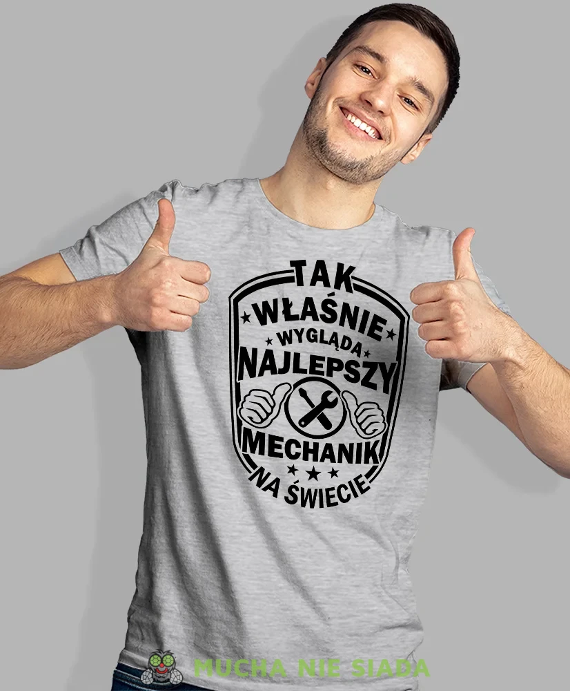 Tak właśnie wygląda najlepszy mechanik na świecie, szara męska koszulka, prezent dla mechanika, koszulka z nadrukiem dla mechanika, koszulka dla mechanika, koszulki dla mechanika, mucha niesiada, mns.webp