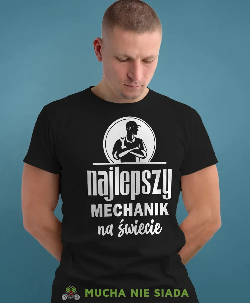 Najlepszy mechanik na świecie, czarna męska koszulka, prezent dla mechanika, koszulka z nadrukiem dla mechanika, koszulka dla mechanika, koszulki dla mechanika, mucha niesiada, mns.webp