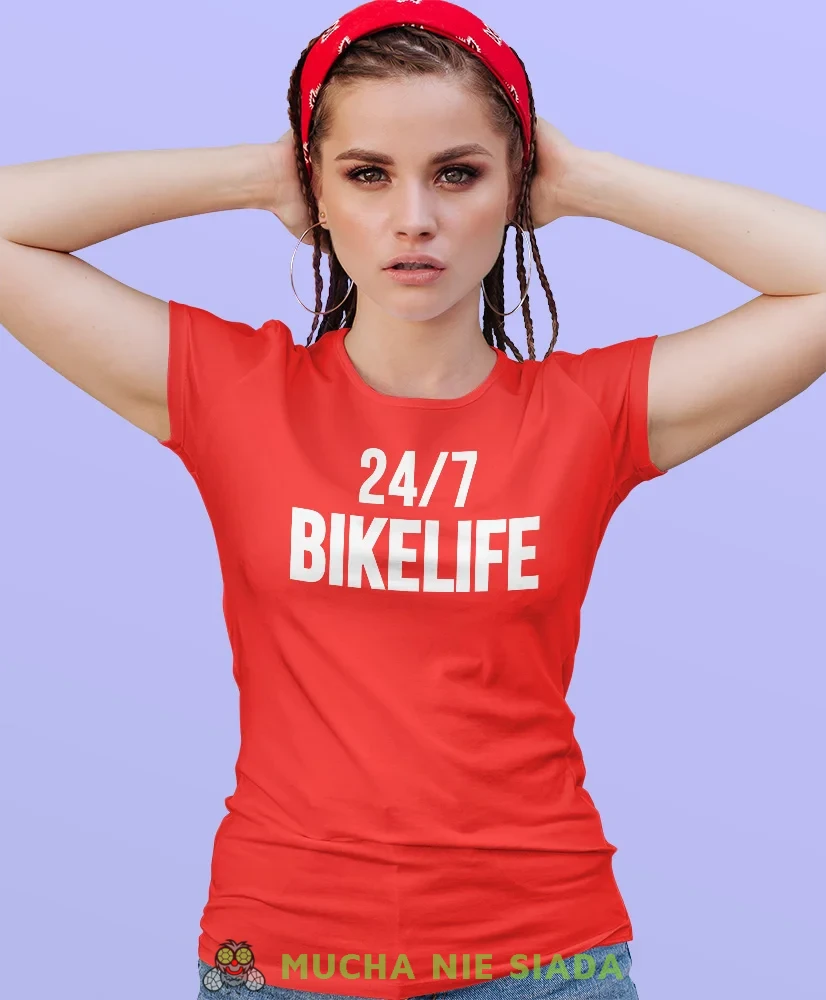 Bikelife, czerwona damska koszulka, koszulka motocyklowa, koszulka dla motocyklistki, damska koszulka na motocykl, koszulka dla miłośniczki motocykli, mucha nie siada sklep.webp