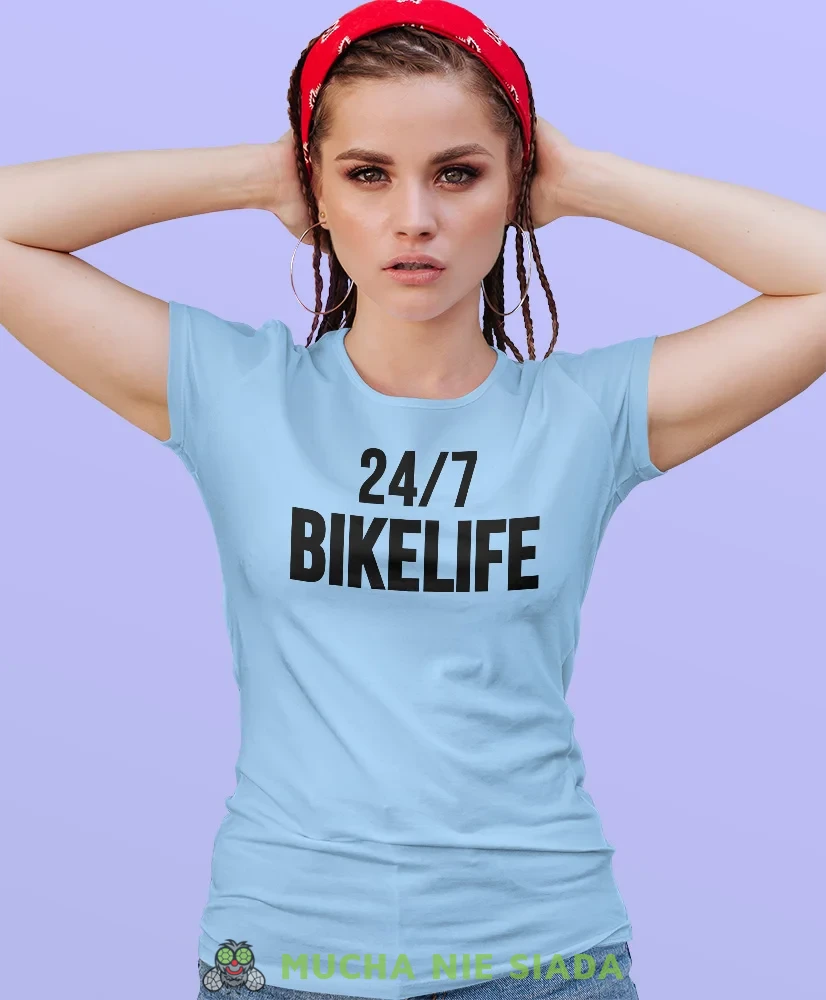 Bikelife, jasnoniebieska damska koszulka, koszulka motocyklowa, koszulka dla motocyklistki, damska koszulka na motocykl, koszulka dla miłośniczki motocykli, mucha nie siada sklep.webp