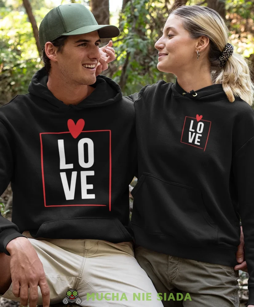 Love Love, czarne bluzy z kapturem dla par, bluzy dla zakochanych, dla par, bluzy z kapturem na walentynki, fajne bluzy z kapturem, bluzy dla par, bluzy z kapturem dla par mucha nie siada, mns.webp
