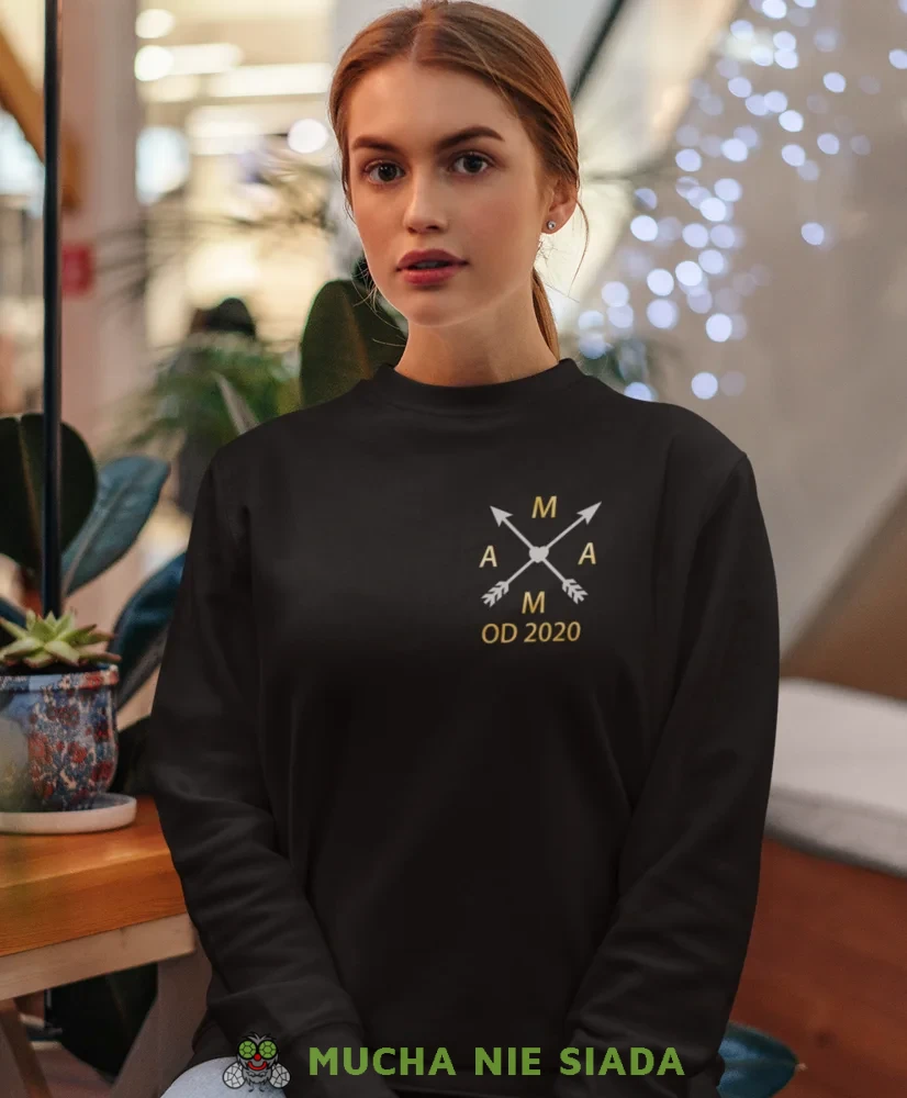 Mama strzałki, czarna bluza dla mamy, prezent dla mamy, bluzy na dzień matki, bluzy z hasłem dla mamy, personalizowana bluza dla mamy, oryginalne bluzy na dzień matki, mucha nie siada.webp