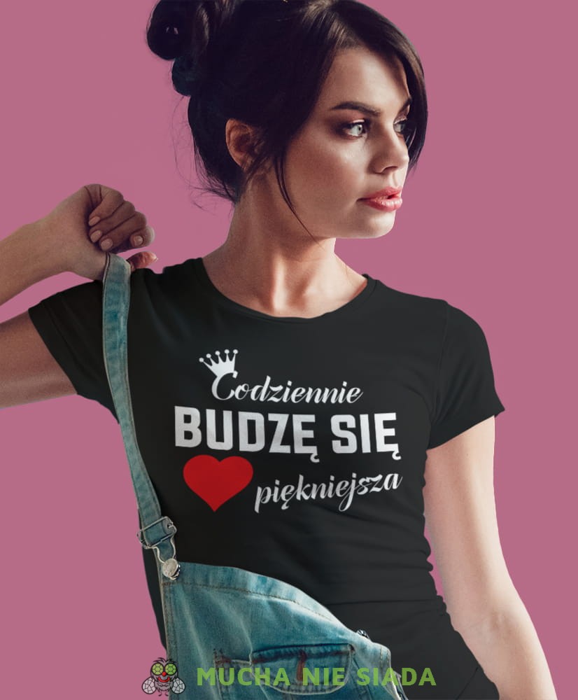 codziennie budzę się piękniejsza, czarna damska koszulka z nadrukiem na prezent dla dziewczyny dla żony.jpg