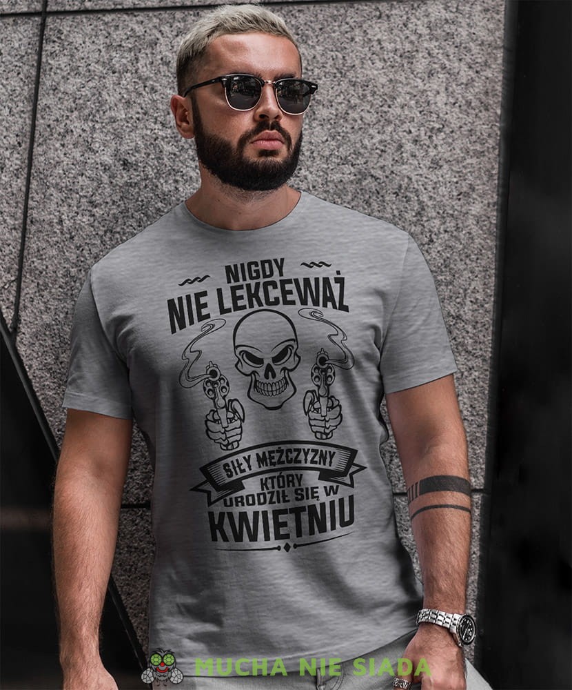 nigdy nie lekceważ siły mężczyzny który urodził się w... czaszka  szara męska koszulka urodzinowa na urodziny.jpg