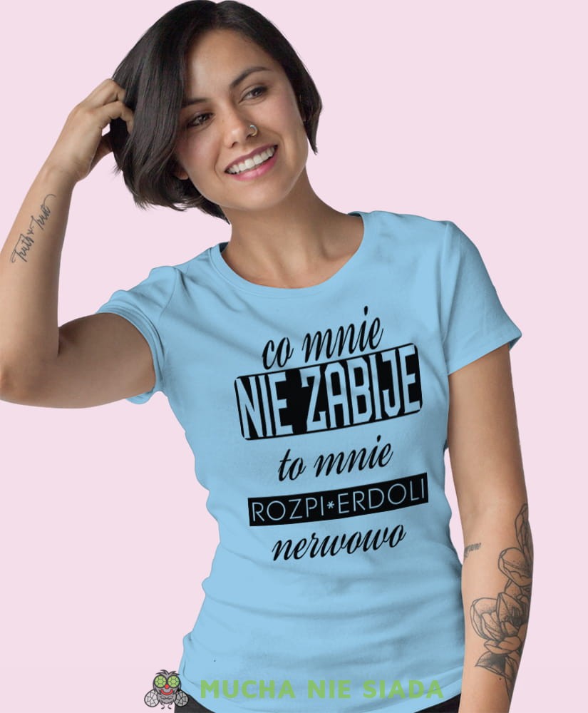 co mie nie zabije to mnie rozpierdoli nerwowo jasnoniebieska damska koszulka z nadrukiem na prezent dla dziewczyny.jpg