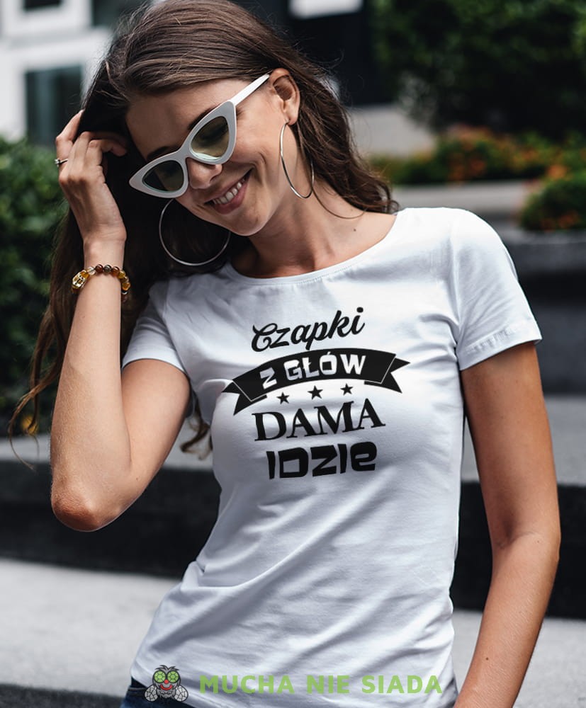 czapki z głów dama idzie biała damska koszulka z nadrukiem na prezent dla dziewczyny dla żony.jpg