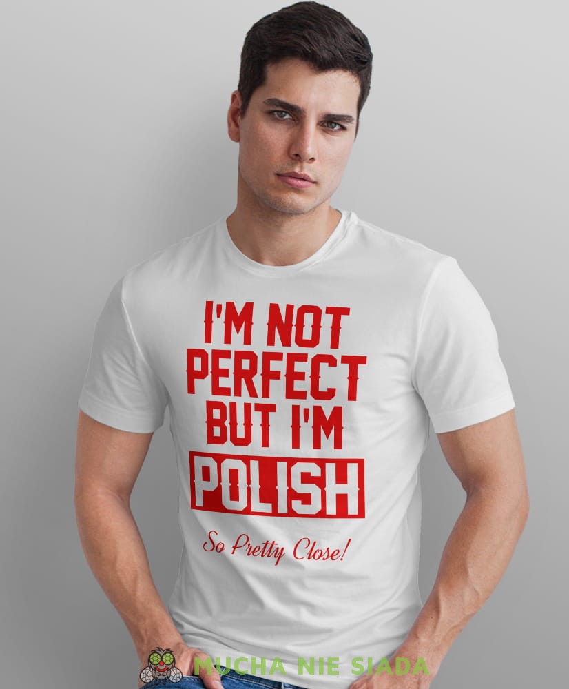 i'm not perfect but i'm polish so pretty close, biała męska koszulka z nadrukiem, koszulka patriotyczna, koszulki z grafiką patriotyczną, dla mężczyzny, dla chłopaka na prezent, koszulka Polska, koszulki Polska.jpg