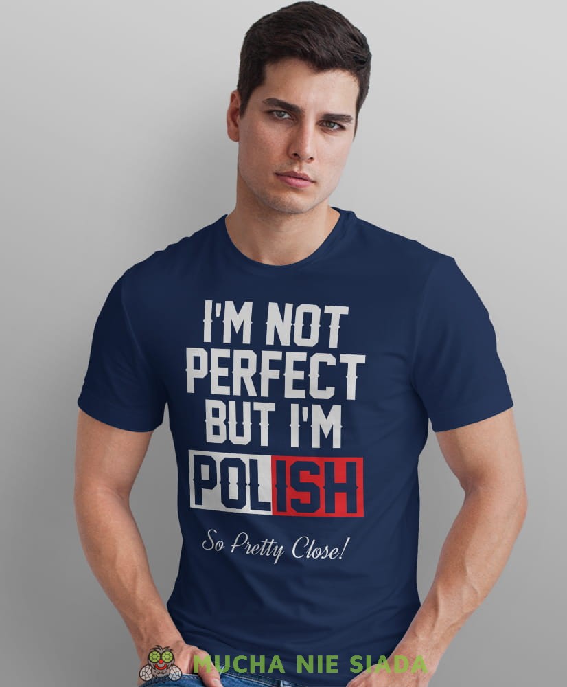 i'm not perfect but i'm polish so pretty close, granatowa męska koszulka z nadrukiem, koszulka patriotyczna, koszulki z grafiką patriotyczną, dla mężczyzny, dla chłopaka na prezent, koszulka Polska, koszulki Polska.jpg