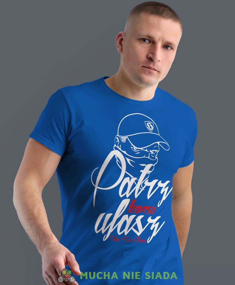 patrz komu ufasz, niebieska męska koszulka z nadrukiem, koszulka patriotyczna, koszulki z grafiką patriotyczną, dla mężczyzny, dla chłopaka na prezent, koszulka Polska, koszulki Polska.jpg