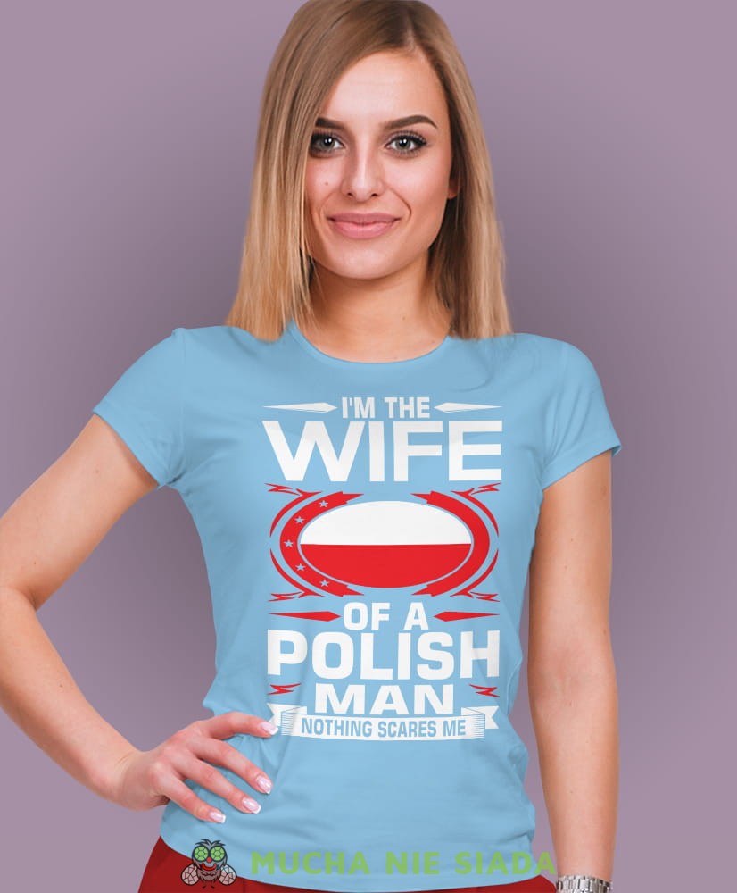i'm the wife of a polish man nothing scares me jasnoniebieska damska koszulka patriotyczna, patriotka, koszulka dla niej, dla dziewczyny, koszulka na prezent.jpg
