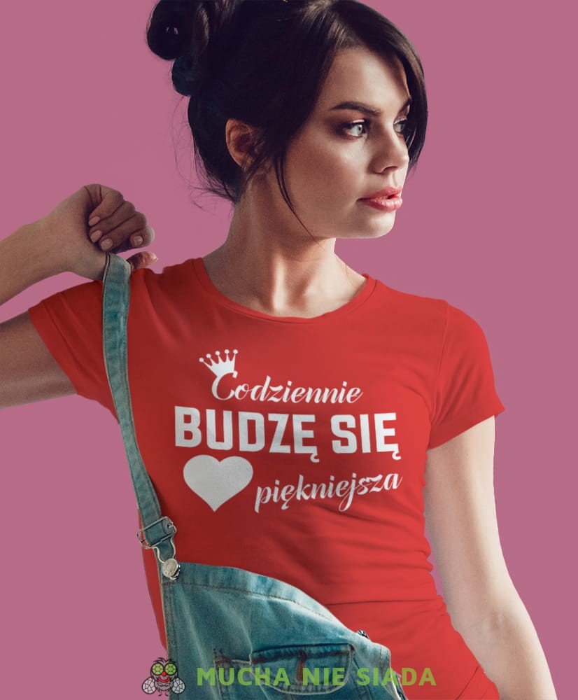 codziennie budzę się piękniejsza, czerwona damska koszulka z nadrukiem na prezent dla dziewczyny dla żony.jpg