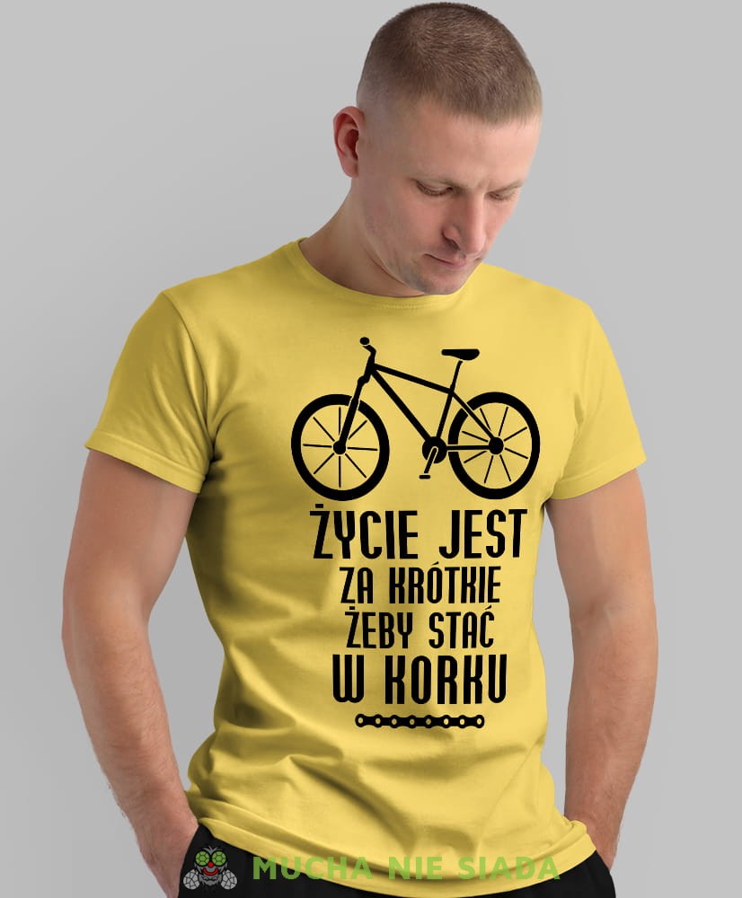 życie jest za krótkie żeby stać w korku, żółta męska koszulka rowerowa z nadrukiem, na rower, na co dzień, na prezent, fajna koszulka dla chłopaka, rower, rowerzysta.jpg