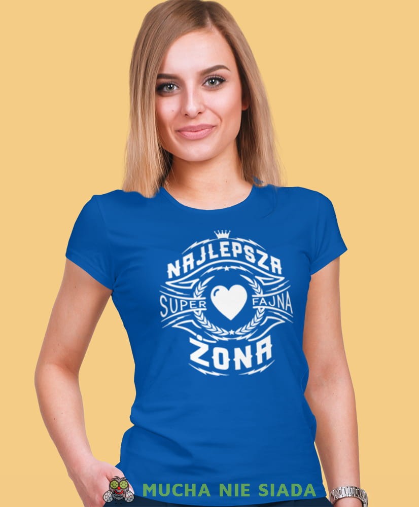 najlepsza super fajna żona, niebieska damska koszulka z nadrukiem, dla żony, na prezent, na urodziny, fajna koszulka, mucha nie siada.jpg