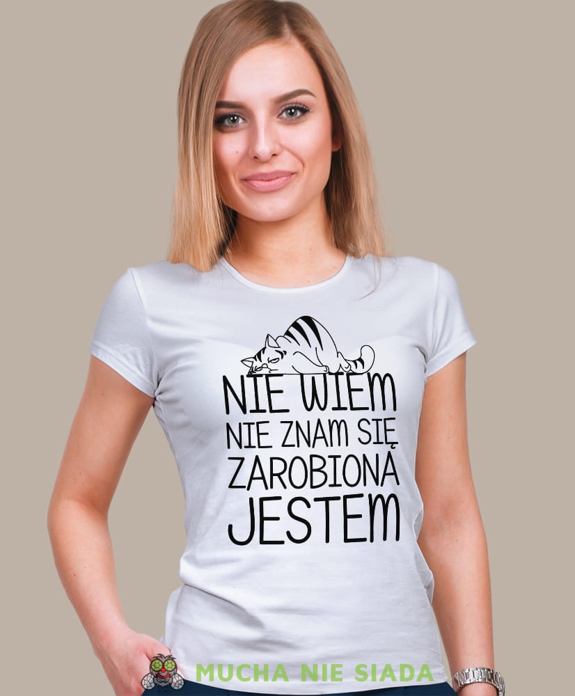 nie wiem nie znam się zarobiona jestem, biała damska koszulka z nadrukiem na prezent, fajna koszulka, dla dziewczyny dla żony.jpg