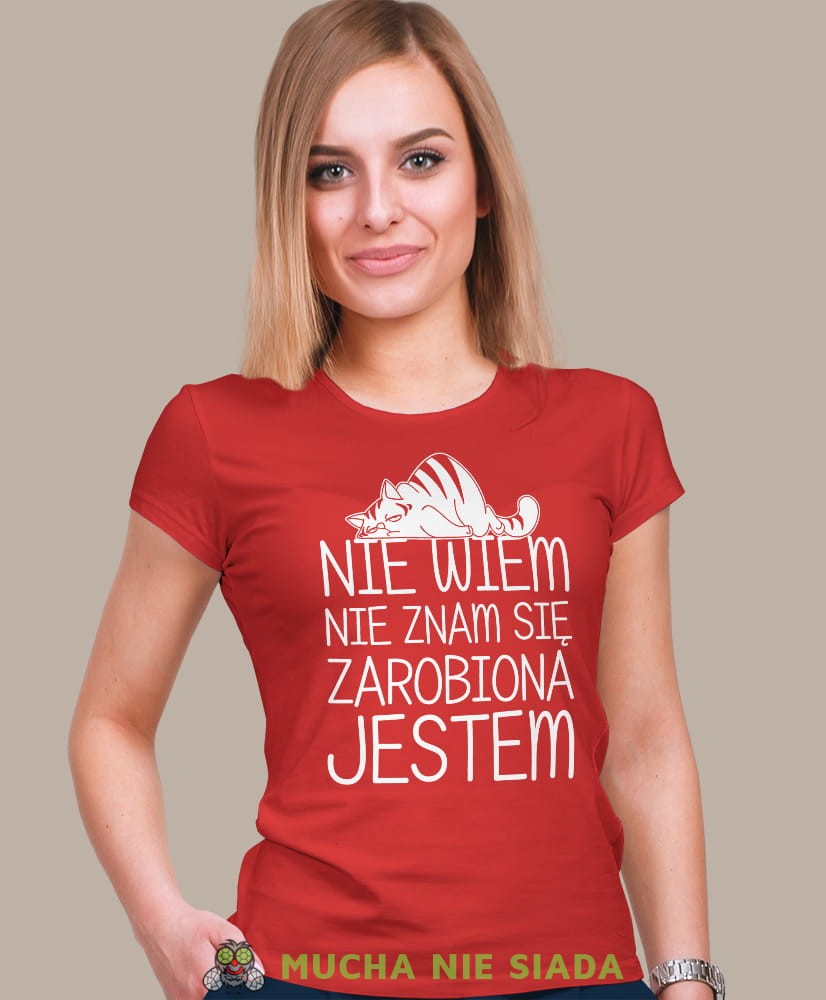 nie wiem nie znam się zarobiona jestem, czerwona damska koszulka z nadrukiem na prezent, fajna koszulka, dla dziewczyny dla żony.jpg