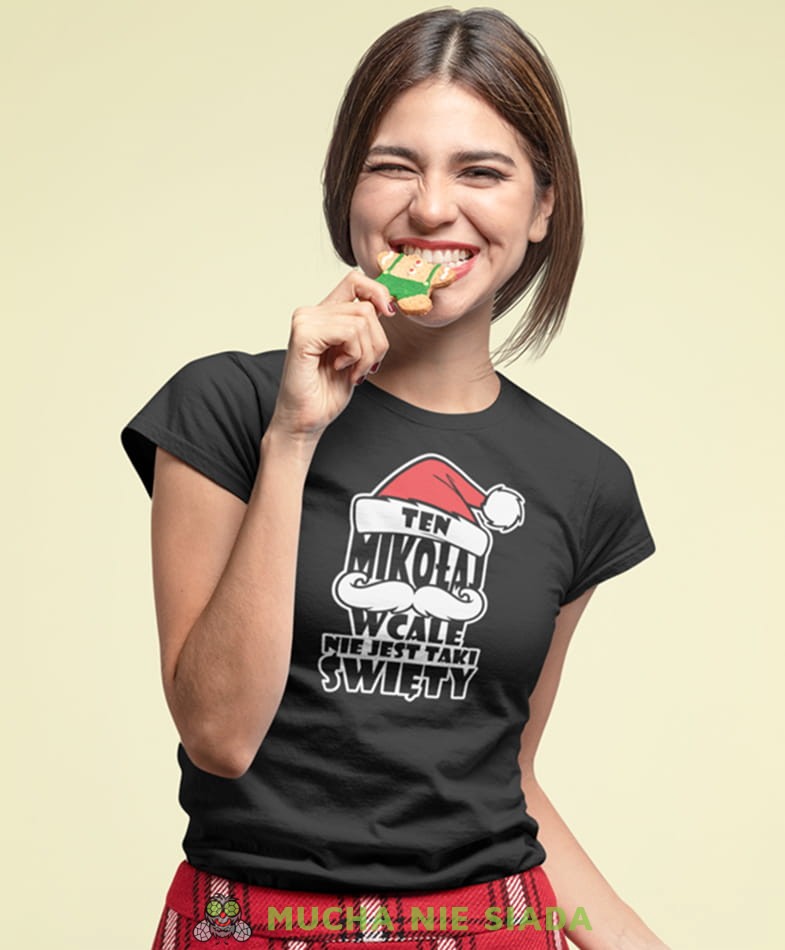 ten mikołaj wcale nie jest taki święty, czarna damska koszulka z nadrukiem na prezent, fajna koszulka, dla dziewczyny dla żony, wesołych świąt, koszulka świąteczna, mucha nie siada.jpg