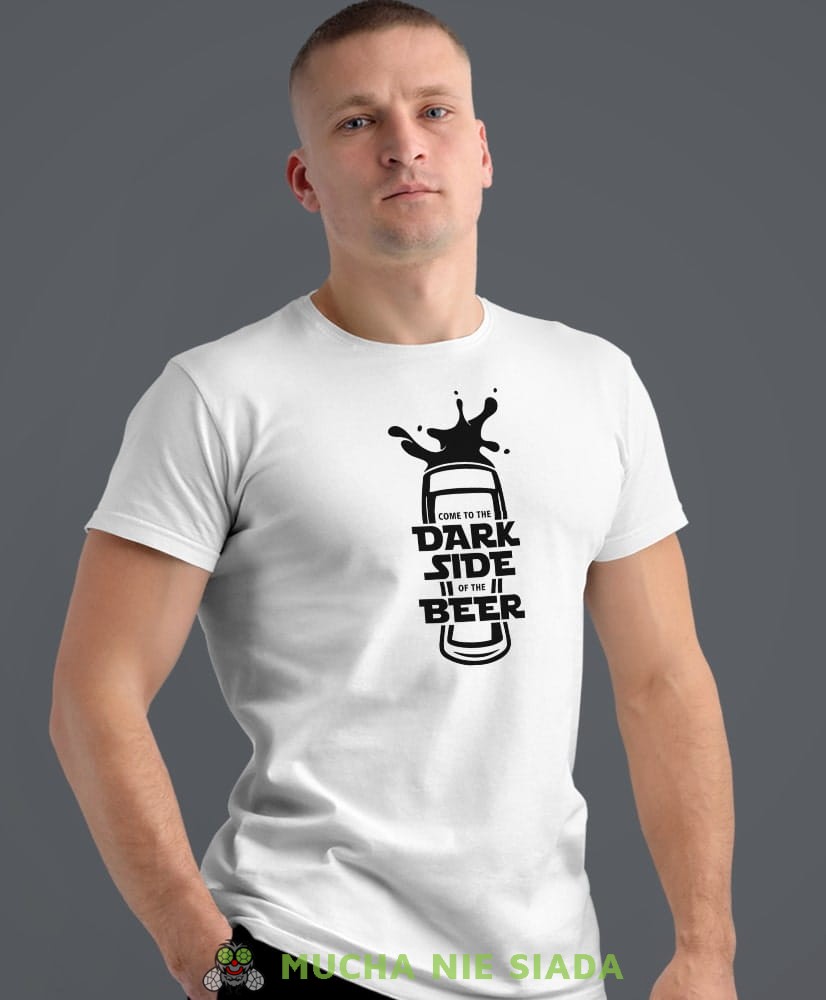 come to the dark side on the beer, biała męska koszulka z nadrukiem na co dzień, na prezent, fajna koszulka, dla chłopaka, dla męża, dla kolegi, mucha nie siada-min.jpg