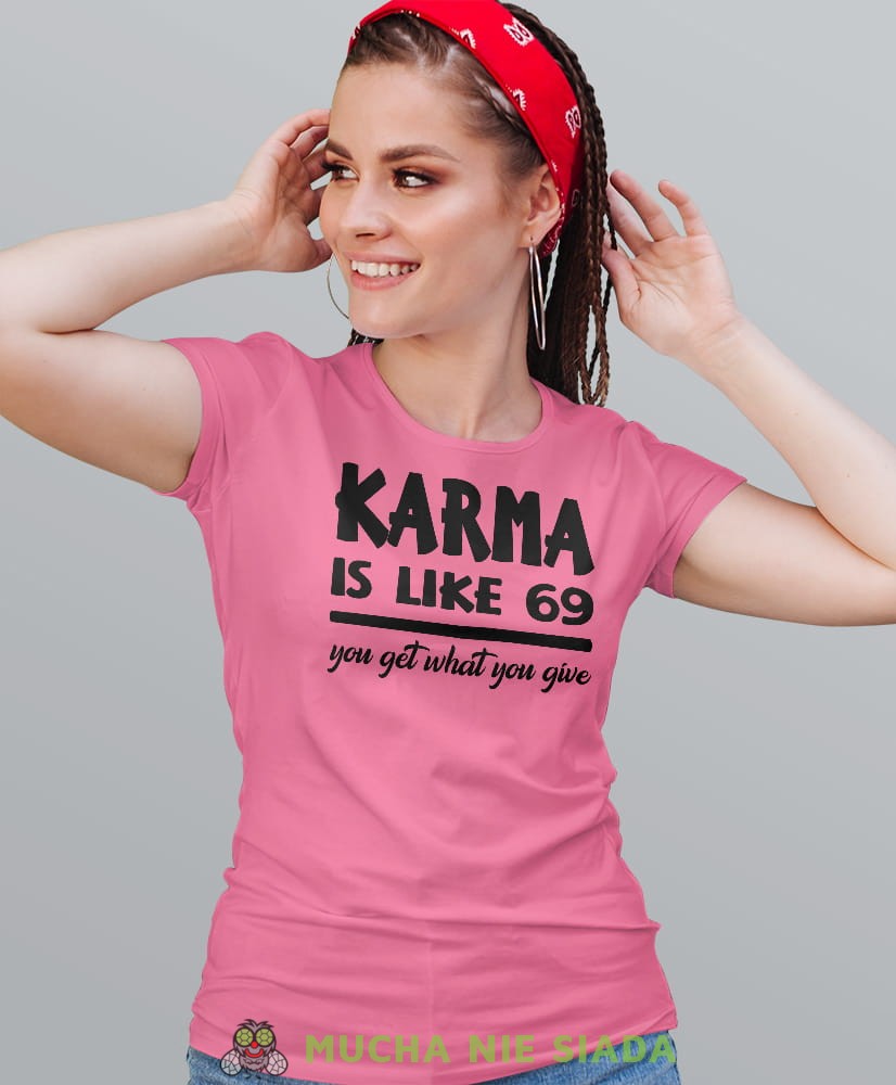 karma is like 69 you get what you give, różowa damska koszulka z nadrukiem na prezent dla dziewczyny dla żony.jpg