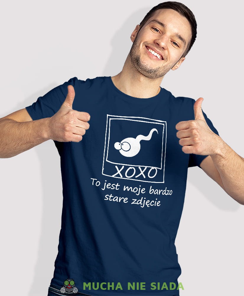 to jest moje bardzo stare zdjęcie, granatowa męska koszulka z nadrukiem na co dzień, na prezent, fajna koszulka, dla chłopaka, dla męża, mucha nie siada opis.jpg