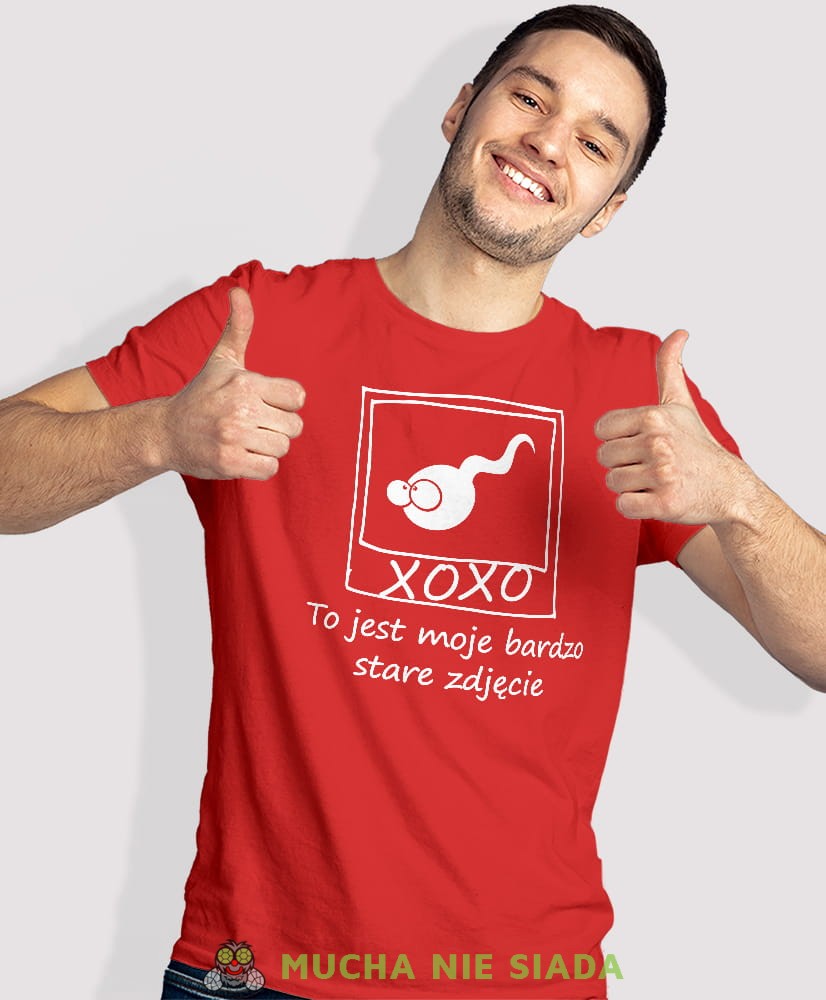 to jest moje bardzo stare zdjęcie, czerwona męska koszulka z nadrukiem na co dzień, na prezent, fajna koszulka, dla chłopaka, dla męża, mucha nie siada opis.jpg