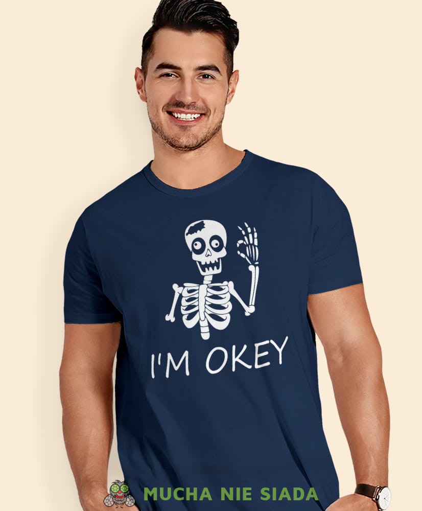 i'm okey, granatowa męska koszulka z nadrukiem na co dzień, na prezent, fajna koszulka, dla chłopaka, dla męża, mucha nie siada opis.jpg