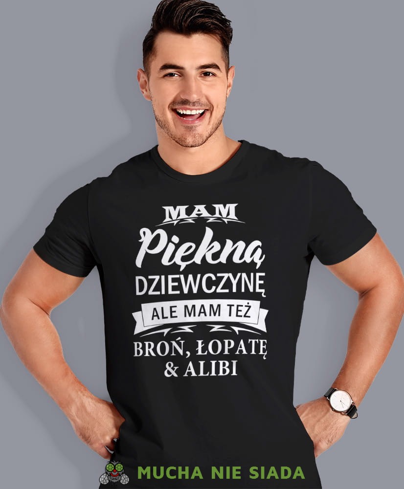 mam piękną dziewczynę ale mam też broń łopatę i alibi, czarna męska koszulka dla chłopaka, koszulka z nadrukiem, na prezent, na urodziny, mucha nie siada.jpg