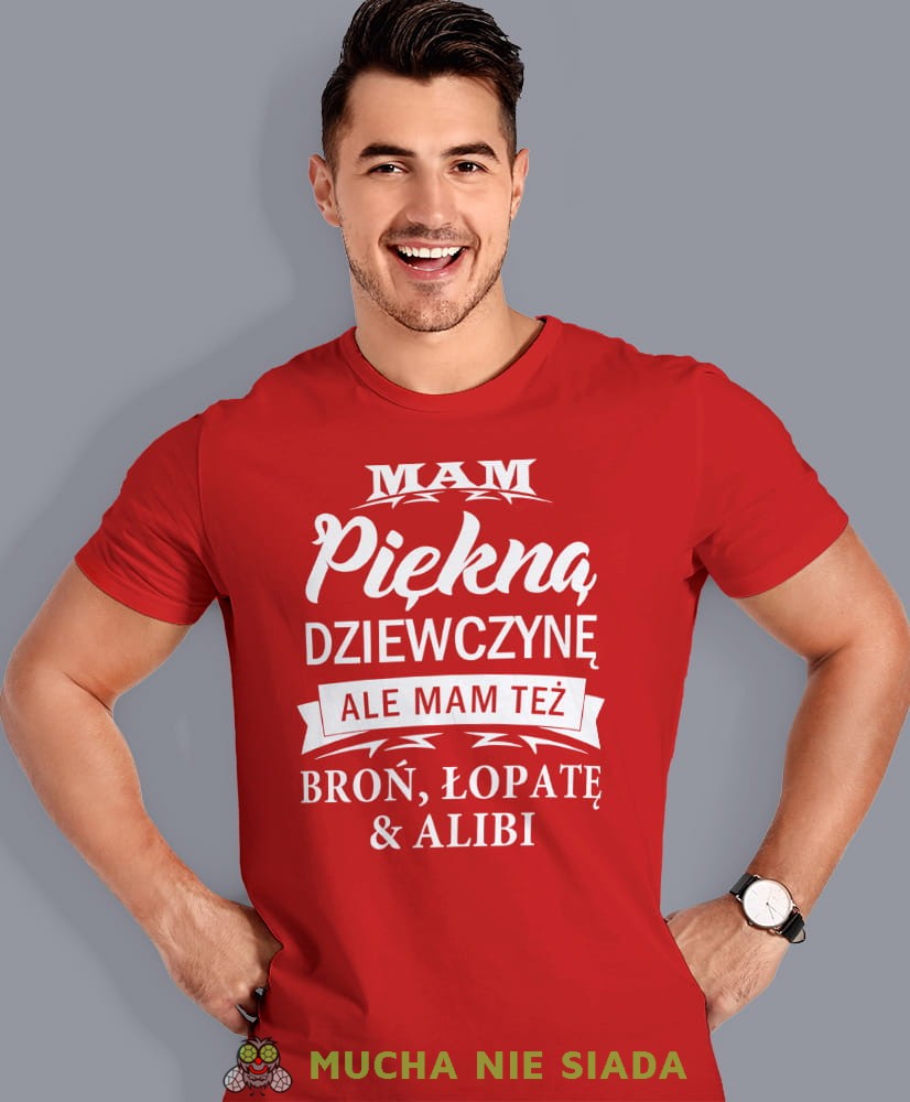 mam piękną dziewczynę ale mam też broń łopatę i alibi, czerwona męska koszulka dla chłopaka, koszulka z nadrukiem, na prezent, na urodziny, mucha nie siada.jpg