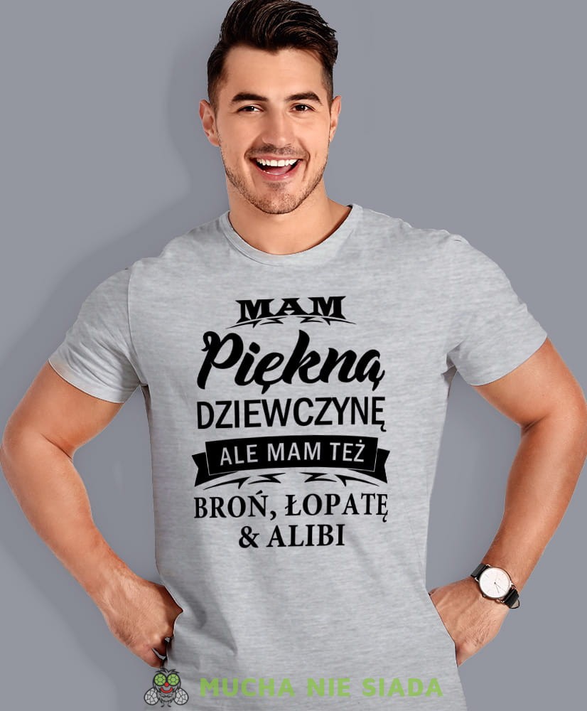 mam piękną dziewczynę ale mam też broń łopatę i alibi, szara męska koszulka dla chłopaka, koszulka z nadrukiem, na prezent, na urodziny, mucha nie siada.jpg