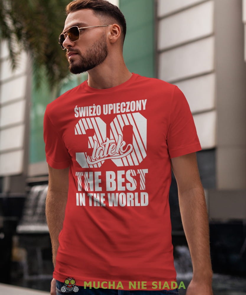 Świerzo upieczony18 20 30 40 50 60 70 80 latek The best in the world, czerwona męska koszulka urodzinowa, na urodziny, na prezent, fajna koszulka, dla chłopaka, dla męża, mucha nie siada, mns.jpg