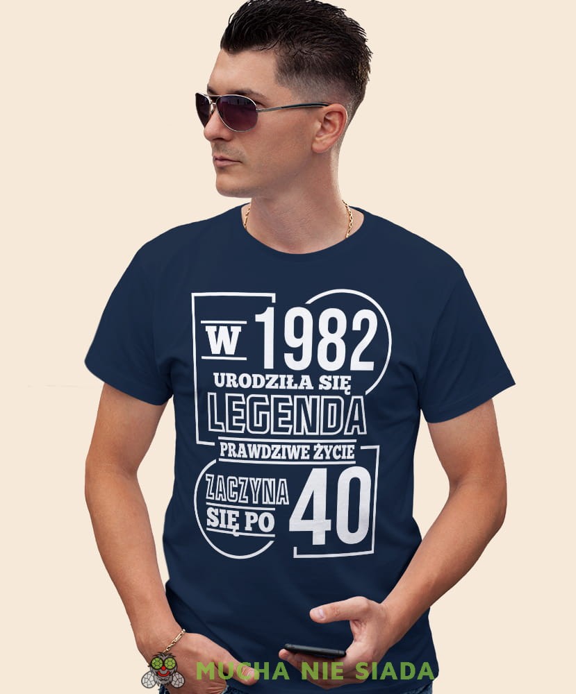 Urodziła się legenda - prawdziwe życie zaczyna się po 20 30 40 50 60 70, granatowa męska koszulka urodzinowa, na urodziny, na prezent, fajna koszulka, dla chłopaka, dla męża, mucha nie siada, mns.jpg