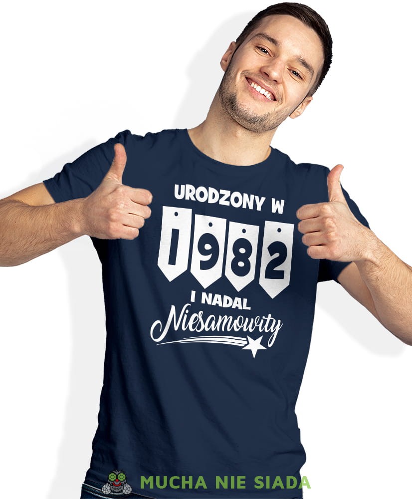 Urodzony w... i nadal niesamowity, granatowa męska koszulka urodzinowa, na urodziny, na prezent, fajna koszulka, dla chłopaka, dla męża, mucha nie siada, mns.jpg
