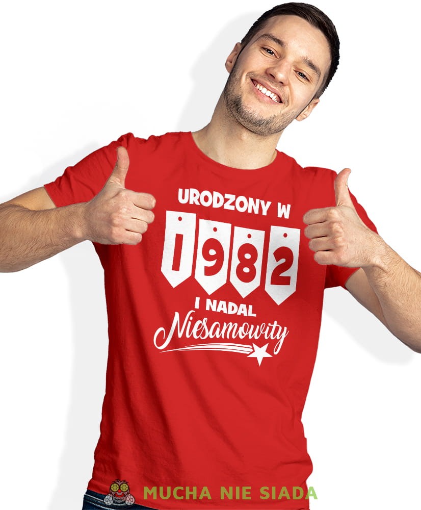 Urodzony w... i nadal niesamowity, czerwona męska koszulka urodzinowa, na urodziny, na prezent, fajna koszulka, dla chłopaka, dla męża, mucha nie siada, mns.jpg