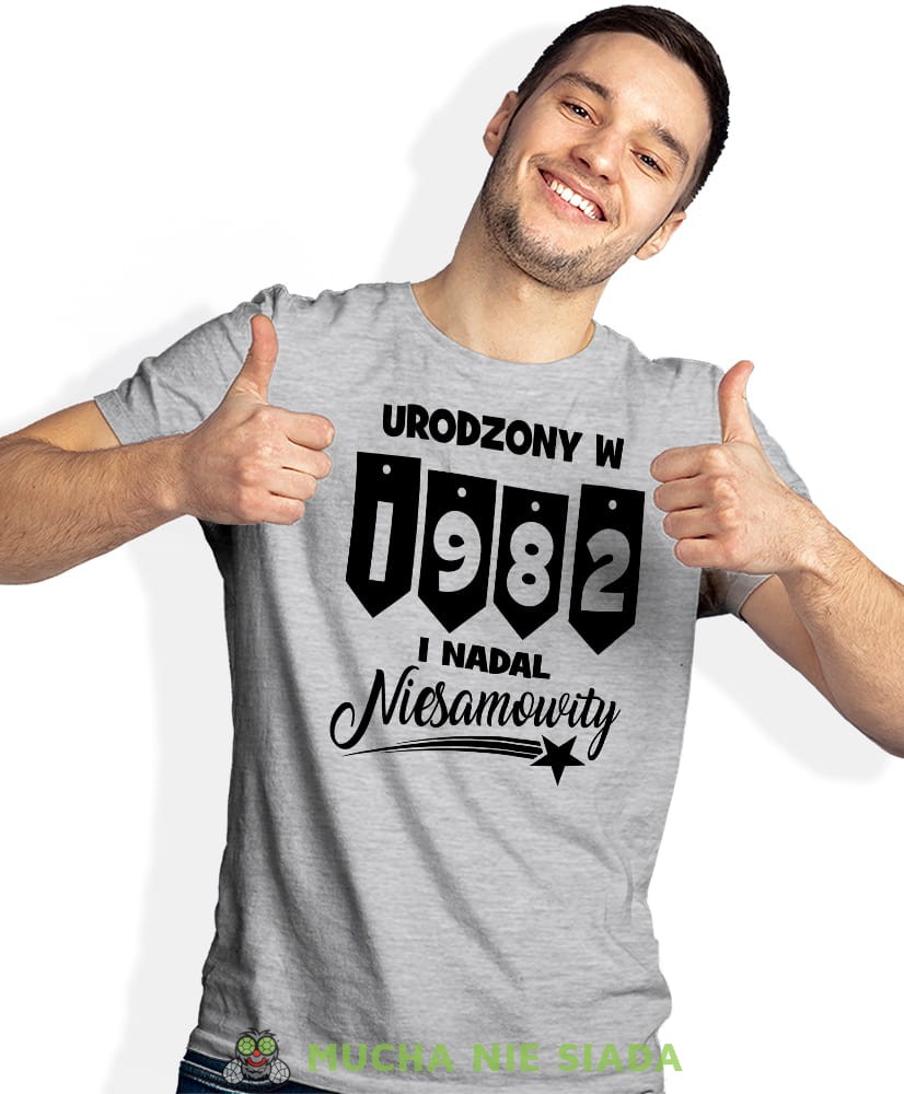Urodzony w... i nadal niesamowity, szara męska koszulka urodzinowa, na urodziny, na prezent, fajna koszulka, dla chłopaka, dla męża, mucha nie siada, mns.jpg