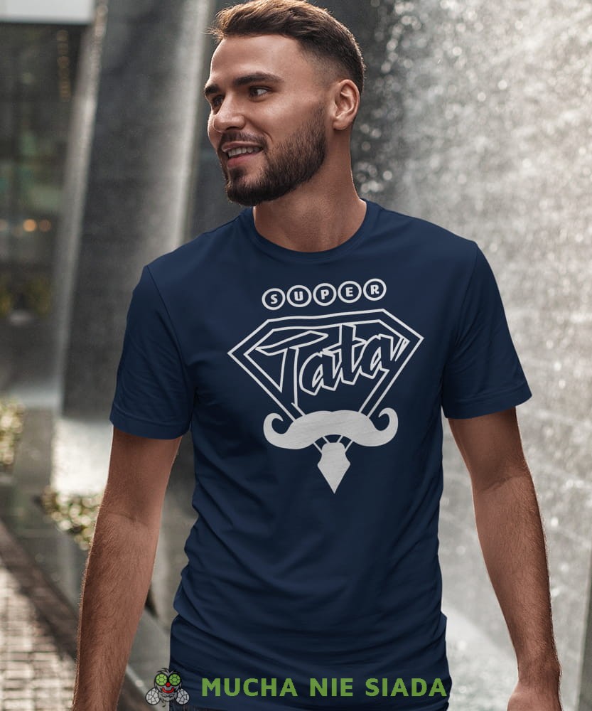 Super tata, wąsy, krawat, granatowa koszulka, dzień taty, koszulka dla ojca, koszulka na dzień ojca, t-shirt dla taty, prezent dla taty, koszulka męska, mucha nie siada, mns.jpg