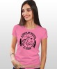 Damska koszulka z nadrukiem - W górach jest wszystko co kocham - Idealna za wypad w góry, różowa koszulka z nadrukiem, wycieczka w góry, górska wyprawa, T-shirt dla miłośników turystyki górskiej, mucha nie siada koszulki.jpg