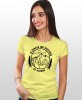 Damska koszulka z nadrukiem - W górach jest wszystko co kocham - Idealna za wypad w góry, żółta koszulka z nadrukiem, wycieczka w góry, górska wyprawa, T-shirt dla miłośników turystyki górskiej, mucha nie siada koszulki.jpg